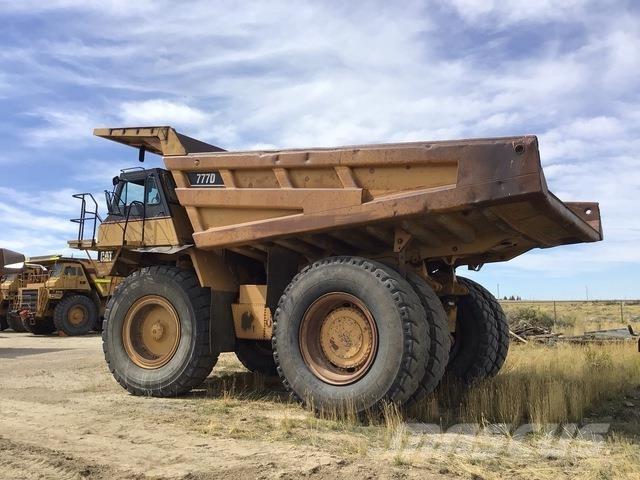 CAT 777D Шарнирно-сочленённые самосвалы