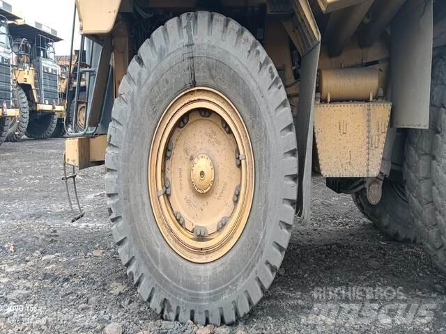 CAT 777E Шарнирно-сочленённые самосвалы