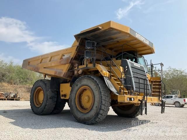 CAT 777F Шарнирно-сочленённые самосвалы