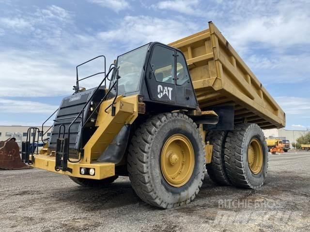 CAT 777F Шарнирно-сочленённые самосвалы