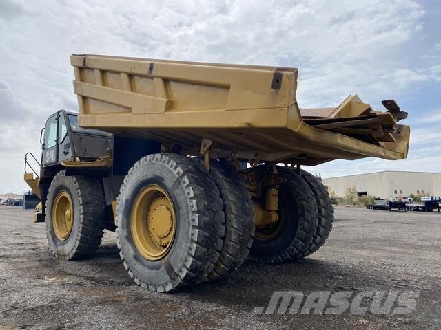CAT 777F Шарнирно-сочленённые самосвалы