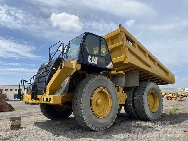 CAT 777F Шарнирно-сочленённые самосвалы