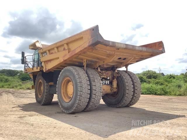 CAT 777F Шарнирно-сочленённые самосвалы
