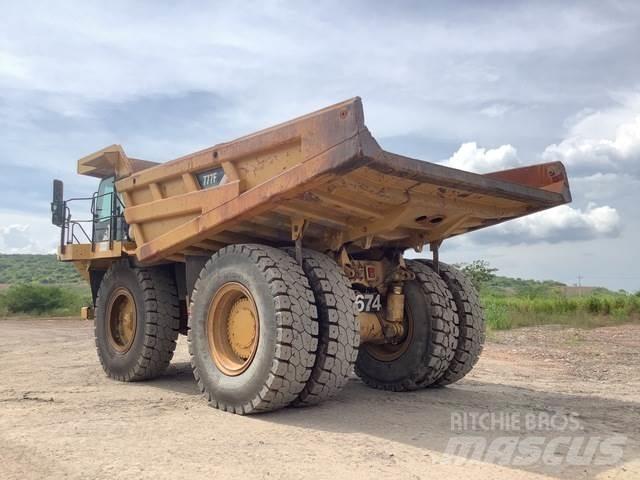 CAT 777F Шарнирно-сочленённые самосвалы