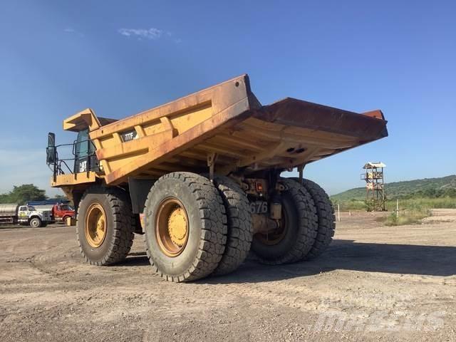 CAT 777F Шарнирно-сочленённые самосвалы