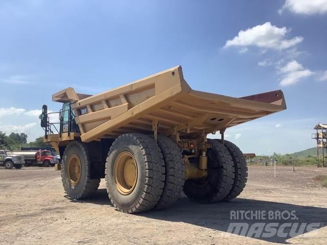 CAT 777F Шарнирно-сочленённые самосвалы