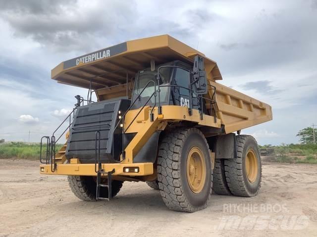 CAT 777F Шарнирно-сочленённые самосвалы