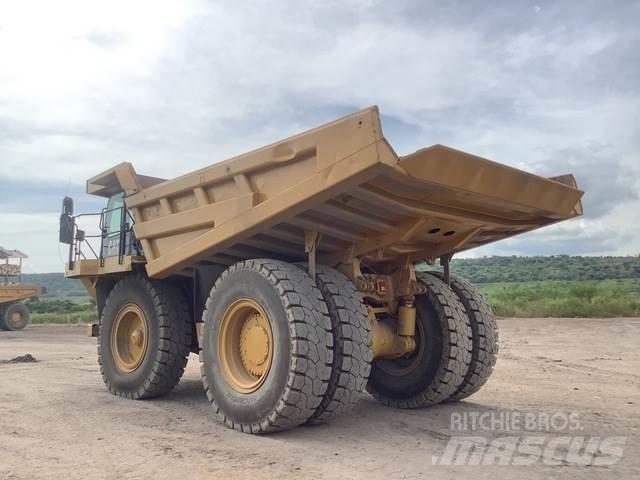 CAT 777F Шарнирно-сочленённые самосвалы