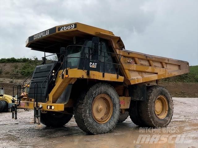 CAT 777F Шарнирно-сочленённые самосвалы