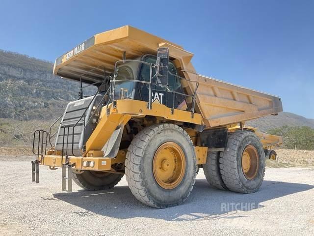 CAT 777F Шарнирно-сочленённые самосвалы