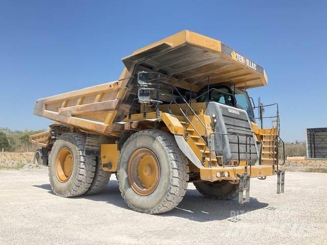 CAT 777F Шарнирно-сочленённые самосвалы
