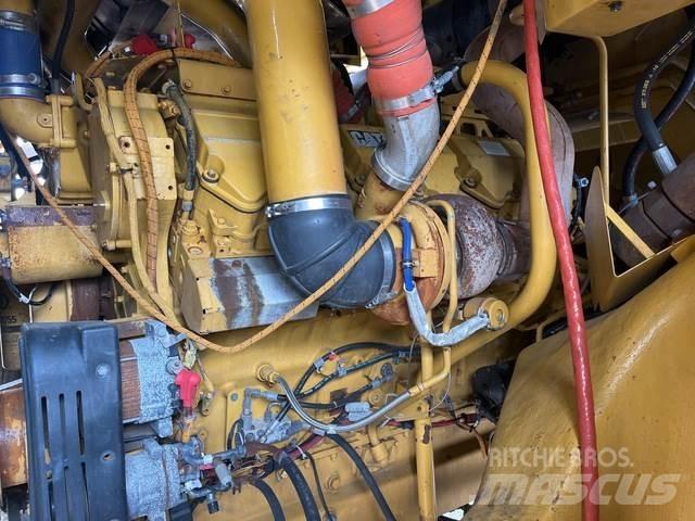 CAT 777F Шарнирно-сочленённые самосвалы
