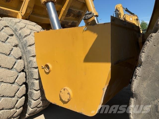 CAT 777F Шарнирно-сочленённые самосвалы