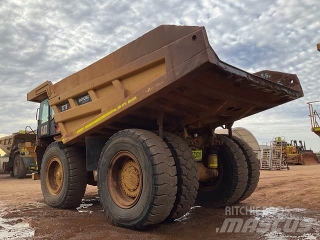 CAT 777F Шарнирно-сочленённые самосвалы