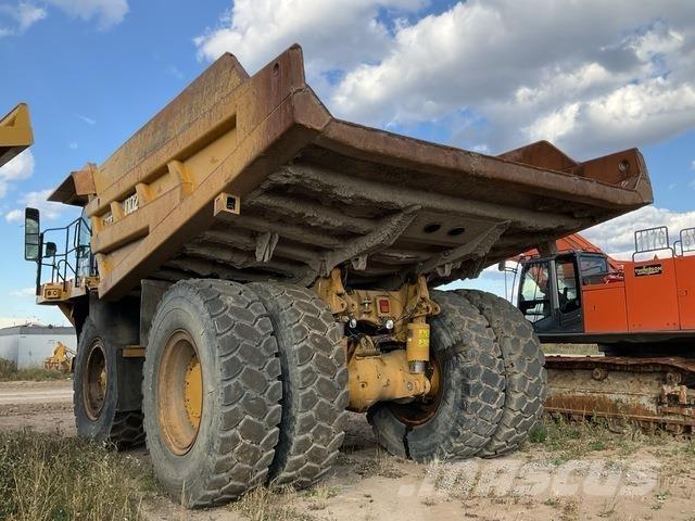 CAT 777F Шарнирно-сочленённые самосвалы