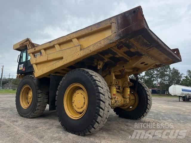CAT 777G Шарнирно-сочленённые самосвалы