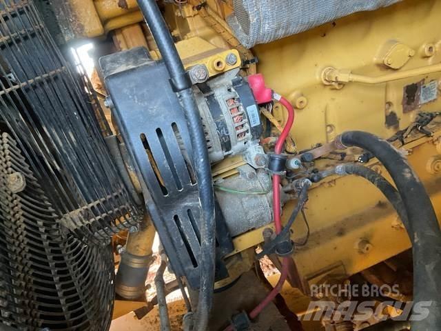 CAT 777G Шарнирно-сочленённые самосвалы