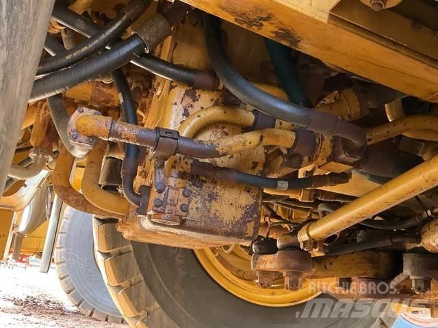 CAT 777G Шарнирно-сочленённые самосвалы