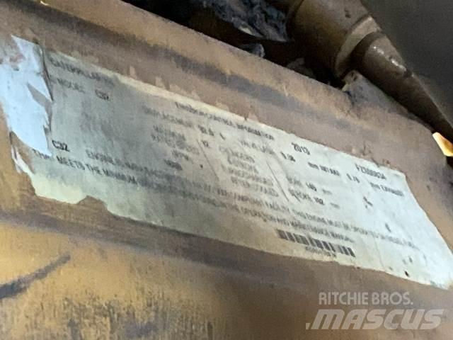 CAT 777G Шарнирно-сочленённые самосвалы