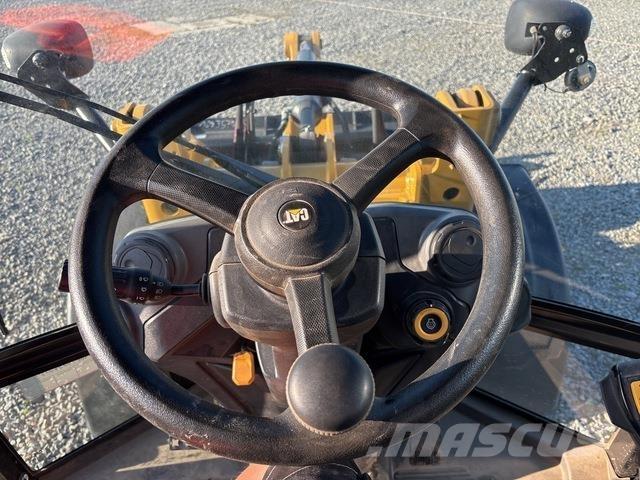 CAT 906 Фронтальные погрузчики