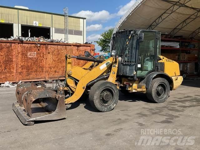 CAT 906H Фронтальные погрузчики