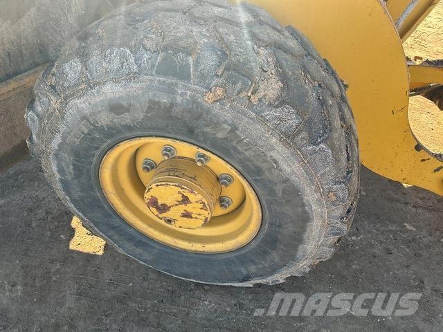 CAT 906H Фронтальные погрузчики