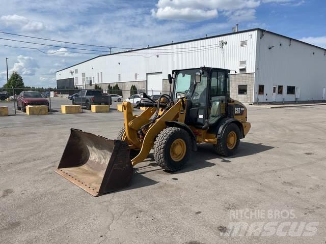 CAT 906M Фронтальные погрузчики