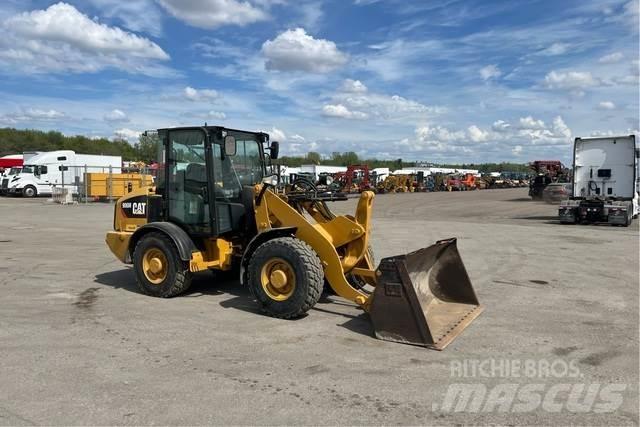 CAT 906M Фронтальные погрузчики