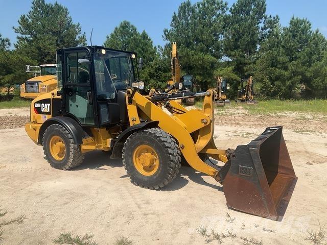 CAT 906M Фронтальные погрузчики