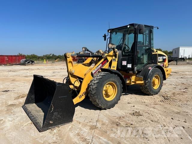 CAT 906M Фронтальные погрузчики