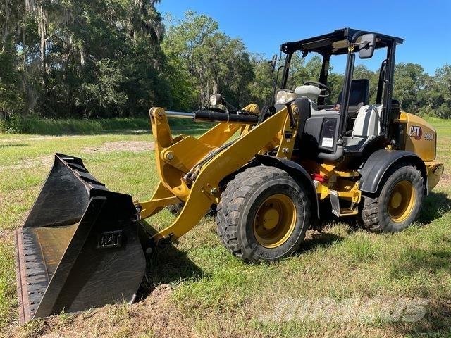 CAT 908M Фронтальные погрузчики