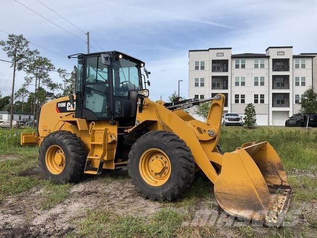 CAT 910M Фронтальные погрузчики