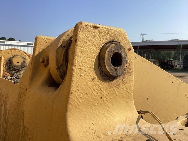 CAT 930 Фронтальные погрузчики