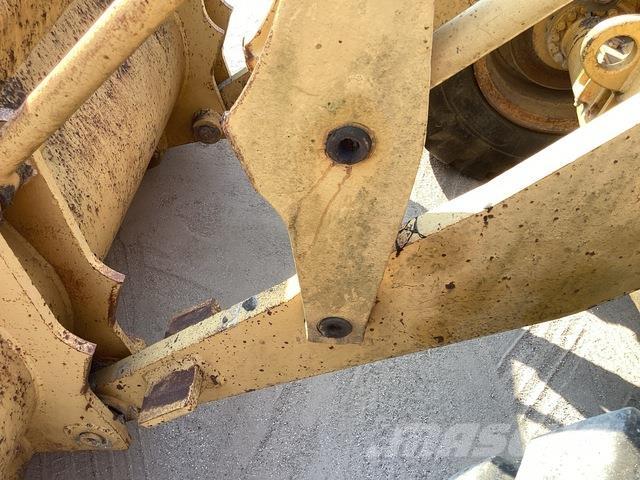 CAT 930 Фронтальные погрузчики