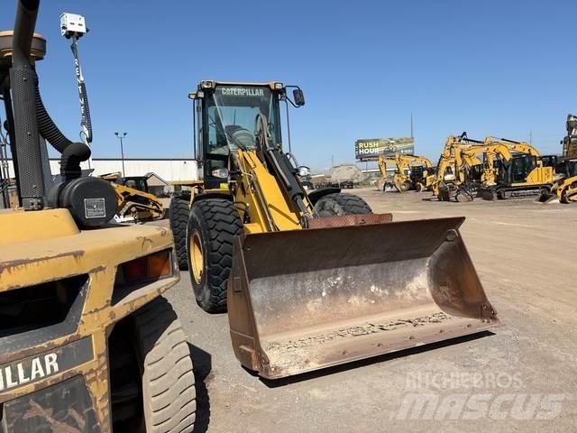 CAT 930G Фронтальные погрузчики
