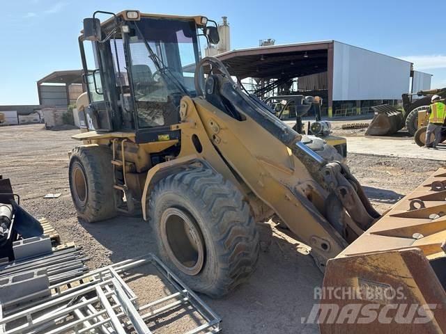 CAT 930G Фронтальные погрузчики