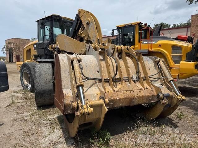 CAT 930M Фронтальные погрузчики