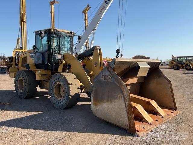 CAT 938M Фронтальные погрузчики