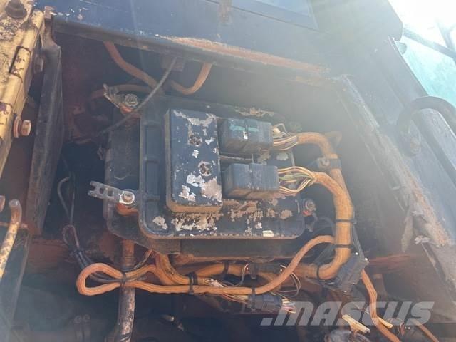 CAT 963C Гусеничные фронтальные погрузчики