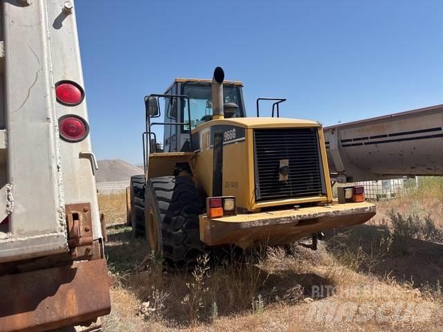 CAT 966G Фронтальные погрузчики