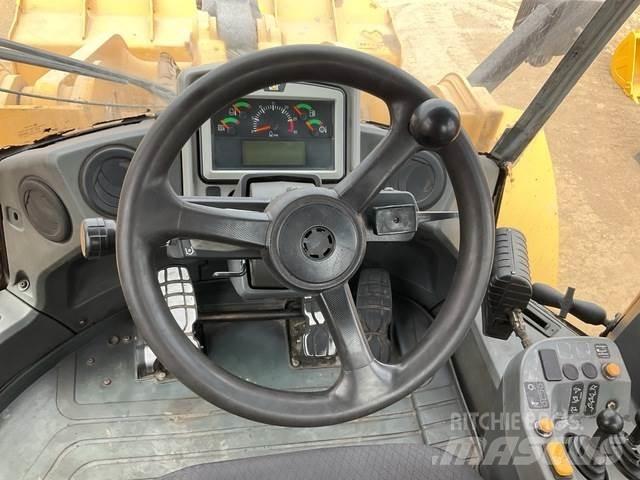 CAT 966L Фронтальные погрузчики