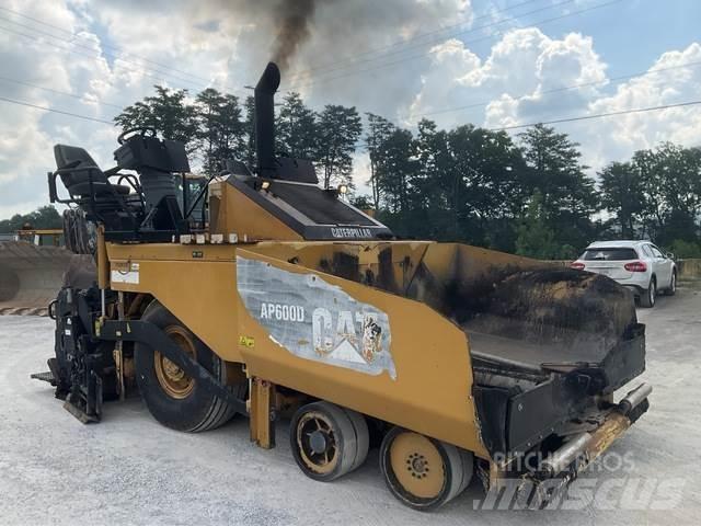 CAT AP-600D Асфальтоукладчики