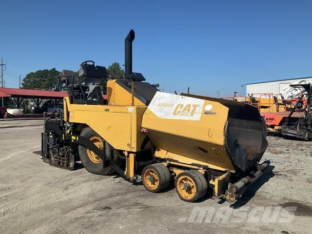 CAT AP-600D Асфальтоукладчики