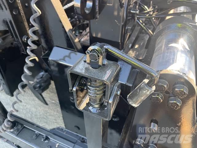 CAT AP1055F Асфальтоукладчики