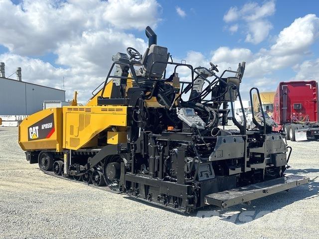 CAT AP1055F Асфальтоукладчики