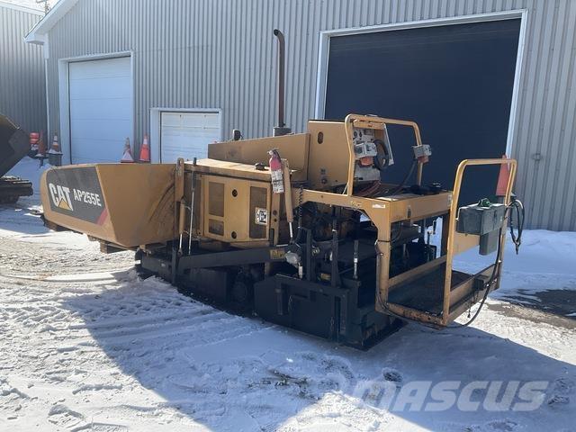 CAT AP255E Асфальтоукладчики