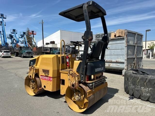 CAT CB24 Катки тротуарные