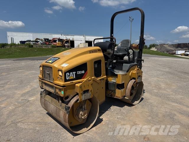 CAT CB24B Катки тротуарные
