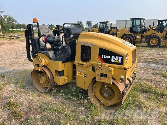 CAT CB24B Катки тротуарные