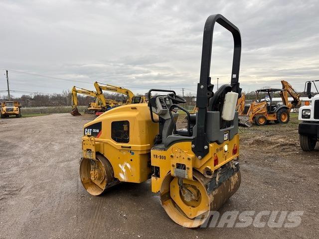 CAT CB24B Катки тротуарные